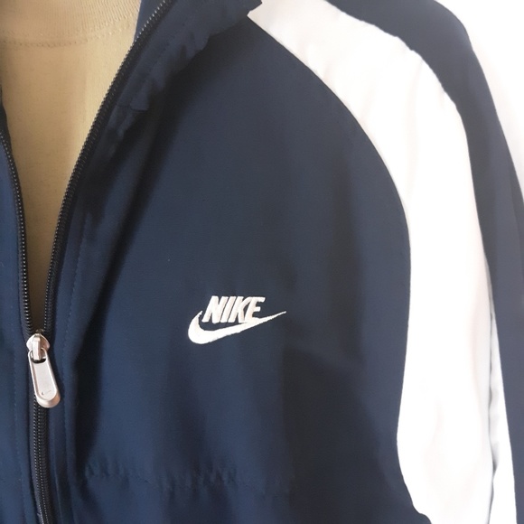 Nike Fully Lined Windbreaker Jacket - Picture 4 of 8